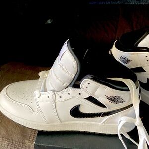 Jordan one mid black white